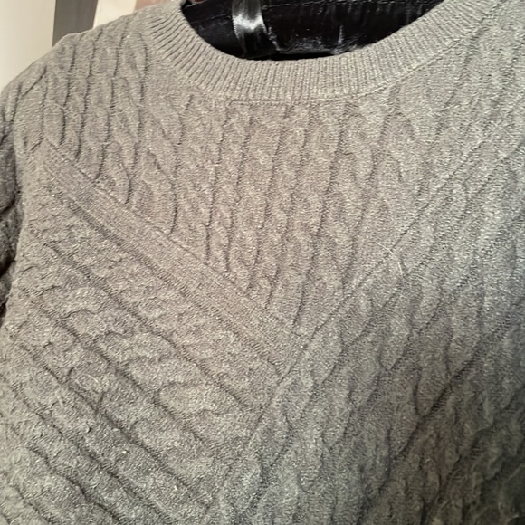 Green sweater - Picture 2 of 3